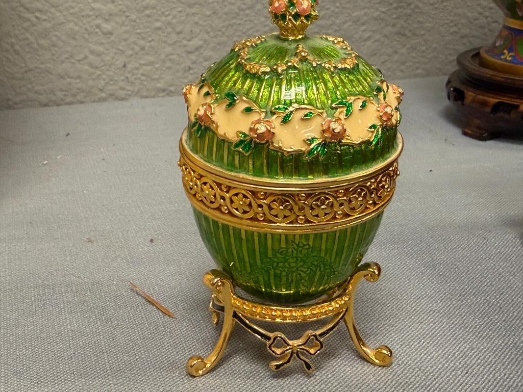 JOAN RIVERS IMPERIAL TREASURES III EGG CLOCK GREEN GUILLOCHE ENAMELED FINISH WITH STAND - 4
