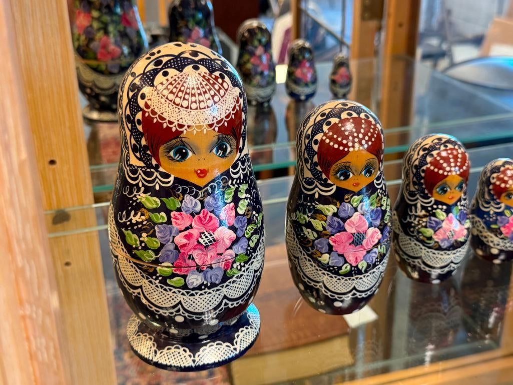 HAND CRAFTED RUSSIAN NESTING DOLLS / MATRYOSHKA DOLLS SET OF FIVE - 2