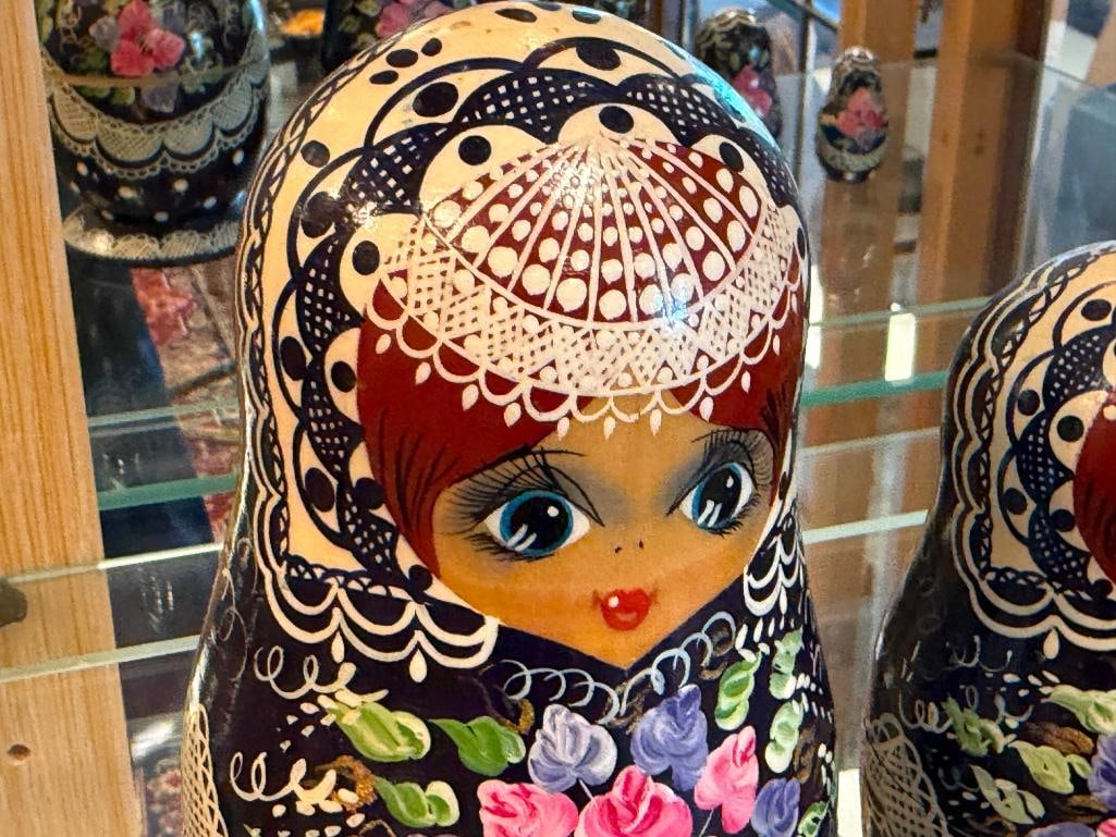 HAND CRAFTED RUSSIAN NESTING DOLLS / MATRYOSHKA DOLLS SET OF FIVE - 3
