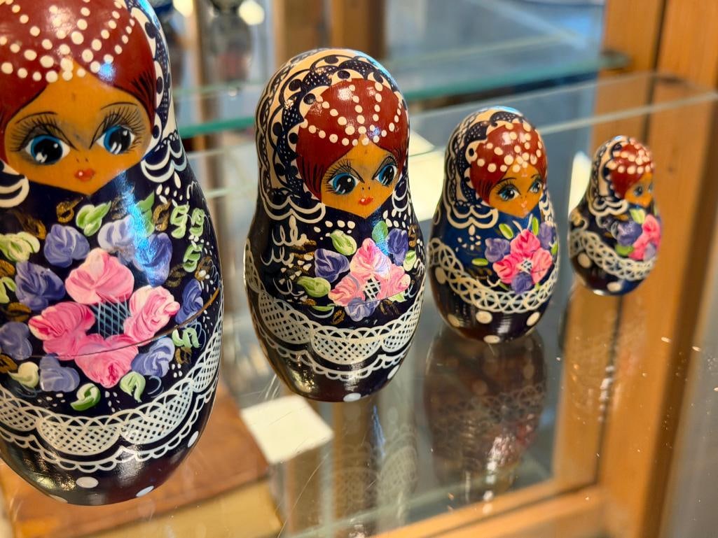 HAND CRAFTED RUSSIAN NESTING DOLLS / MATRYOSHKA DOLLS SET OF FIVE - 4