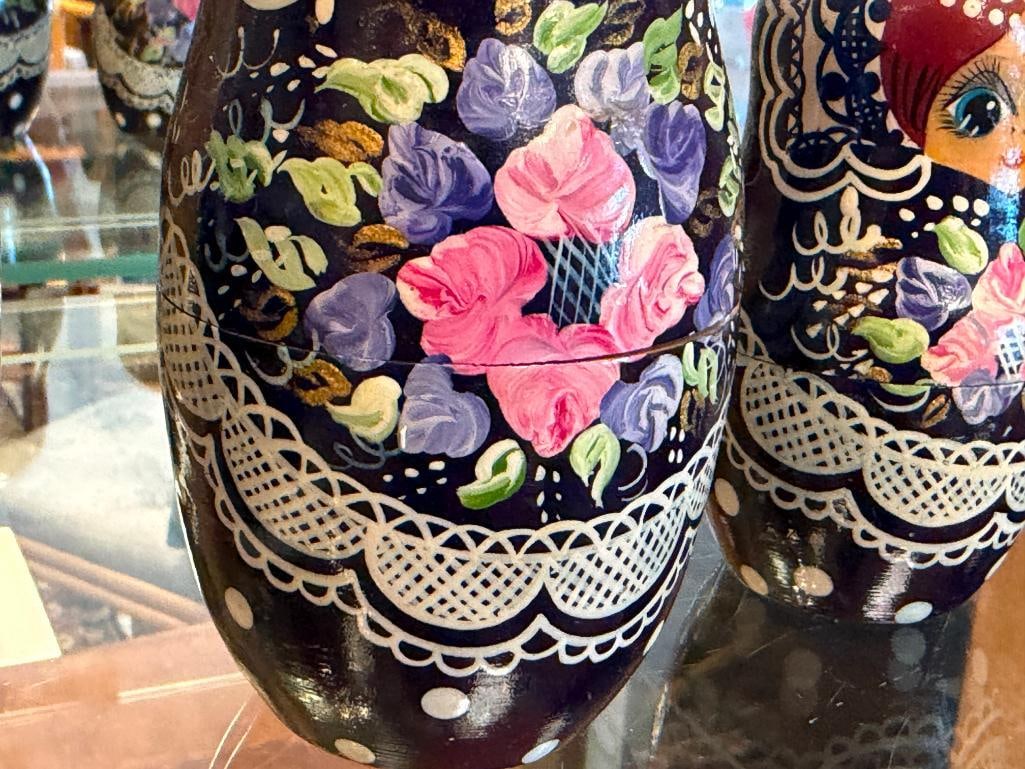 HAND CRAFTED RUSSIAN NESTING DOLLS / MATRYOSHKA DOLLS SET OF FIVE - 5