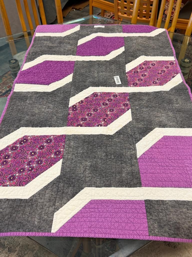 HANDMADE GEOMETRIC DESIGN QUILT - 2