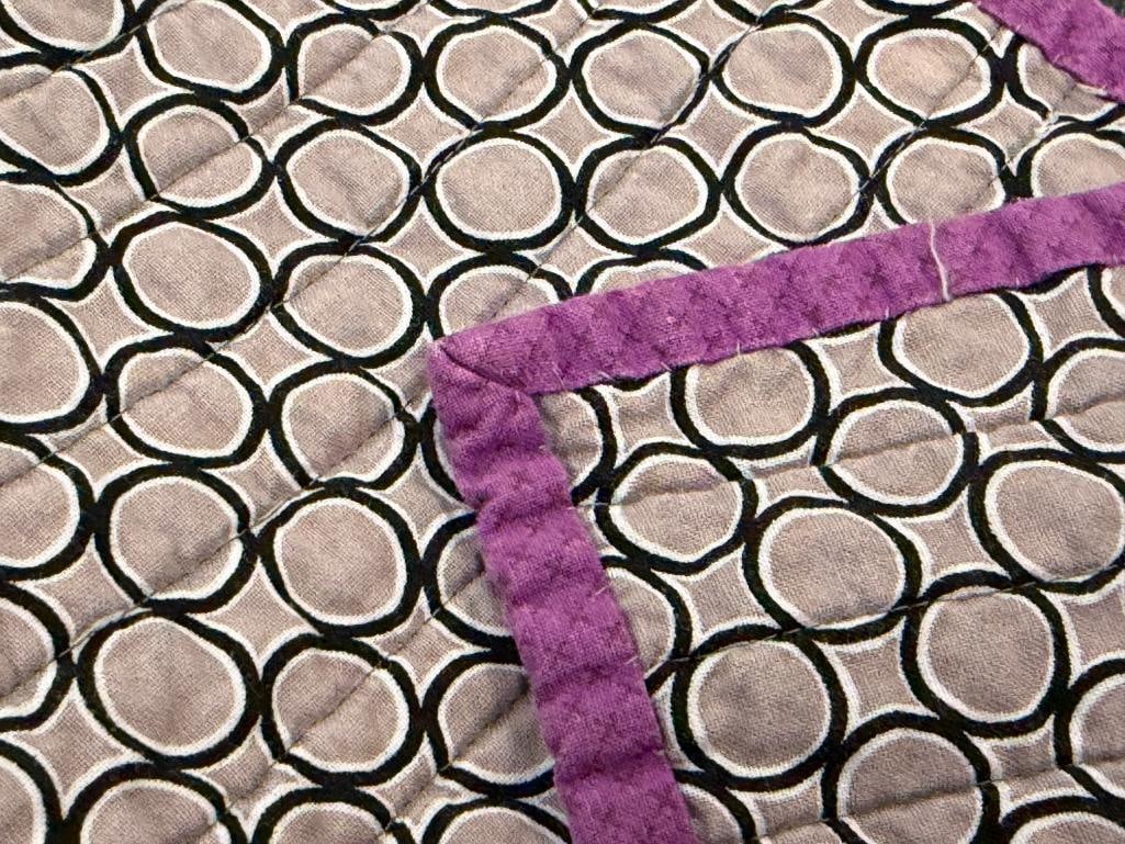 HANDMADE GEOMETRIC DESIGN QUILT - 5