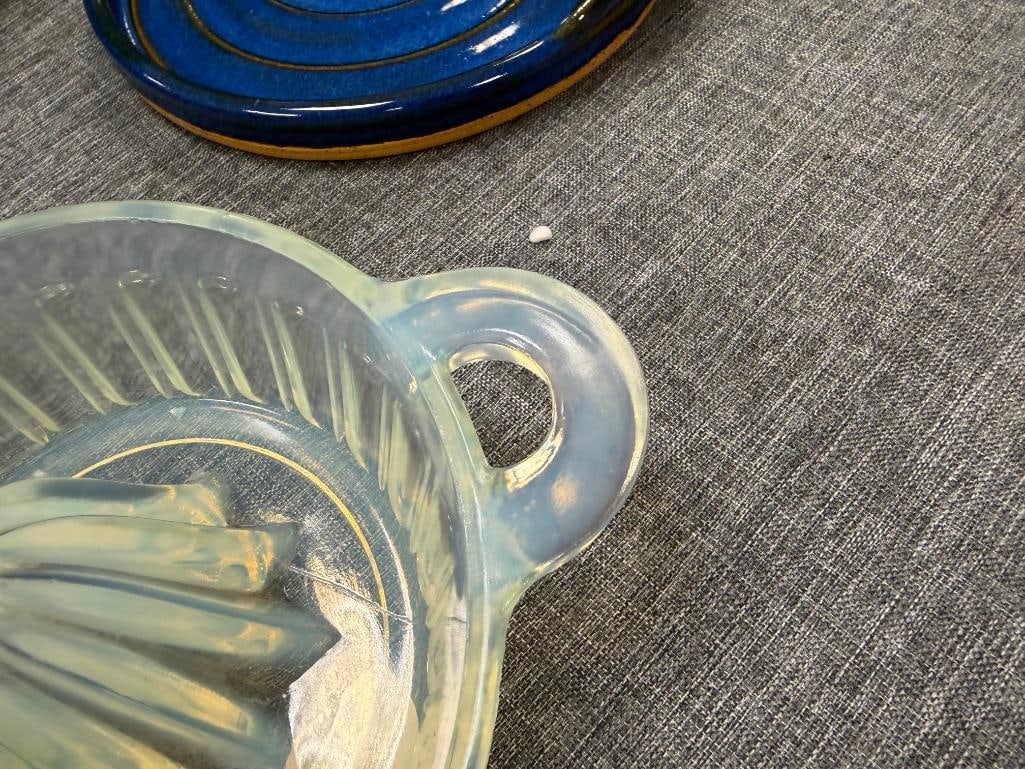VINTAGE OPALESCENT GLASS JUICER / REAMER WITH RIBBED DESIGN - 4