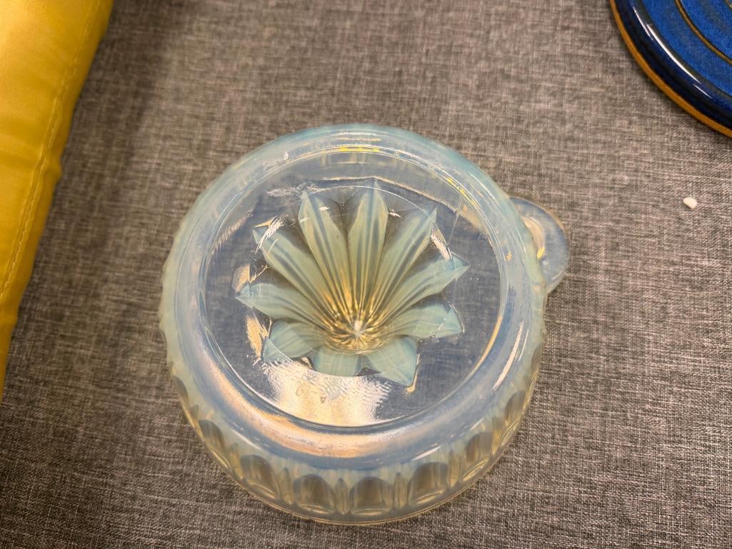 VINTAGE OPALESCENT GLASS JUICER / REAMER WITH RIBBED DESIGN - 5
