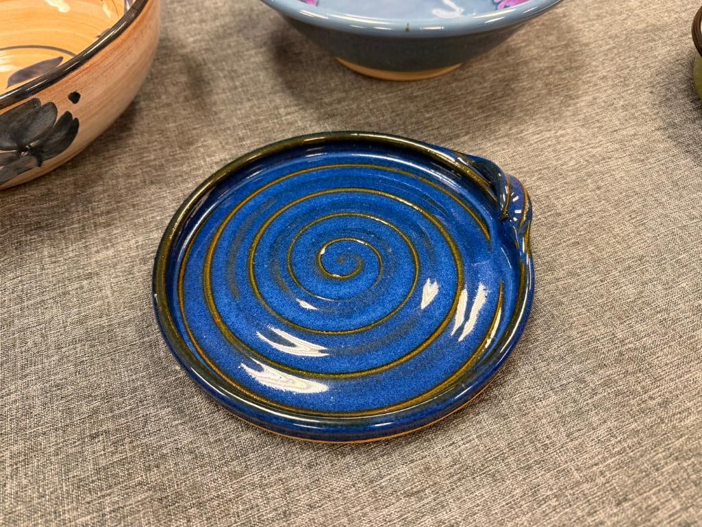 ASSORTED POTTERY DISHES FROM LOCAL POTTER JOE WINTER, VINTAGE CERASARDA ITALIAN BOWL AND HUNT DISH - 3