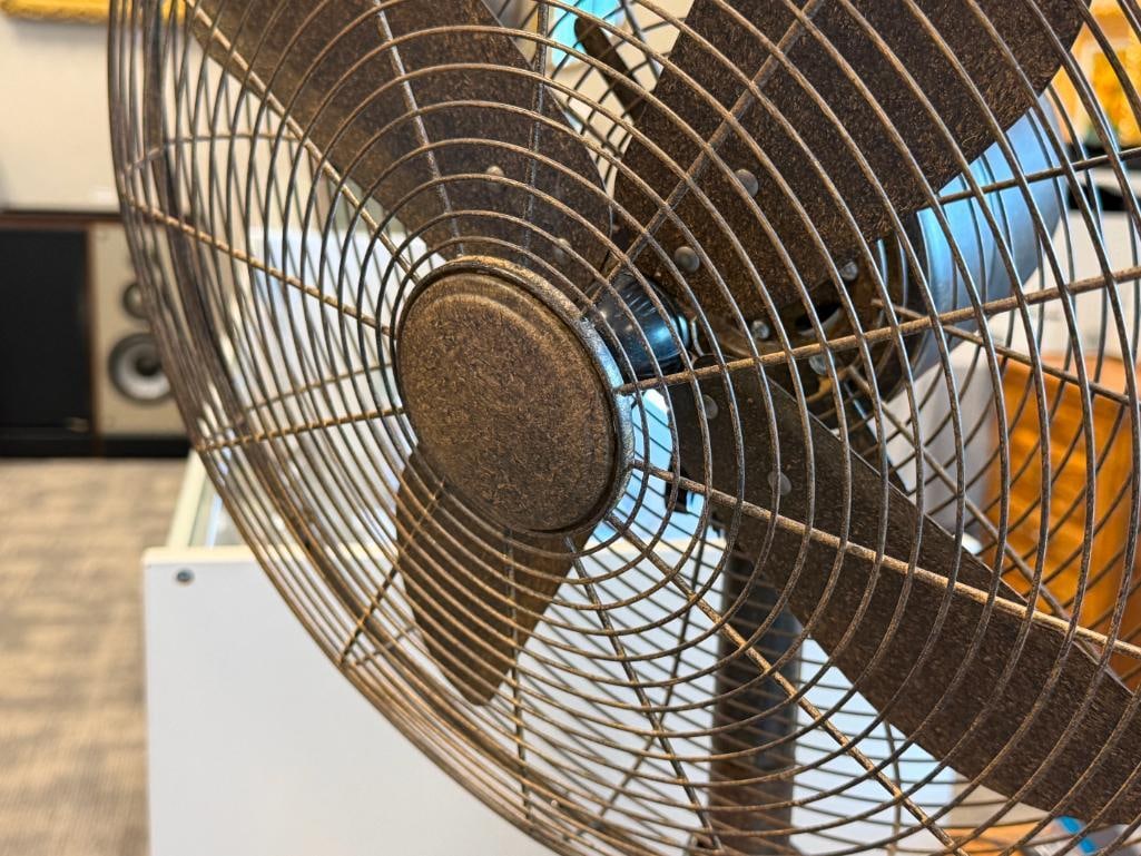 ELEGANT SCROLL DESIGN OSCILLATING FLOOR FAN - 3