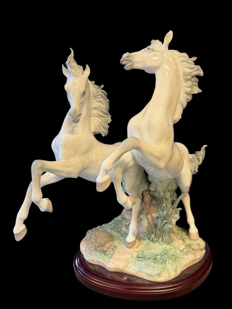 LARGE LLADRO PORCELAIN STATUE FREE AS THE WIND NO. 01860 LIMITED EDITION JOSE LUIS ALVAREZ SCULPTOR: INTRODUCED IN 2000 EDITION OF 1500, SIGNED ON THE BOTTOM BY THE SCULPTOR, MADE IN SPAIN, INCLUDES CHERRY FINISHED BASE, ORIGINAL BOX FOR SCULPTURE AND BASE INCLUDED, INCLUDES BONUS BASE AND ACRYLIC CO