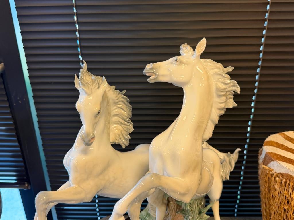 LARGE LLADRO PORCELAIN STATUE FREE AS THE WIND NO. 01860 LIMITED EDITION JOSE LUIS ALVAREZ SCULPTOR - 2