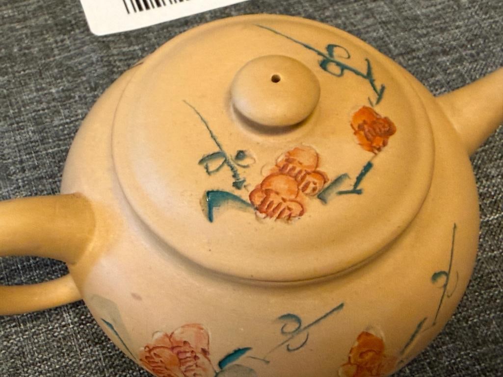 20TH CENTURY YIXING ZISHA CLAY TEAPOT WITH CALLIGRAPHY AND FLORAL DESIGN - 3