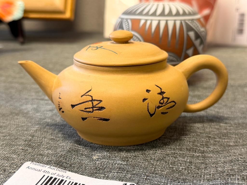 20TH CENTURY YIXING ZISHA CLAY TEAPOT WITH CALLIGRAPHY AND FLORAL DESIGN - 4