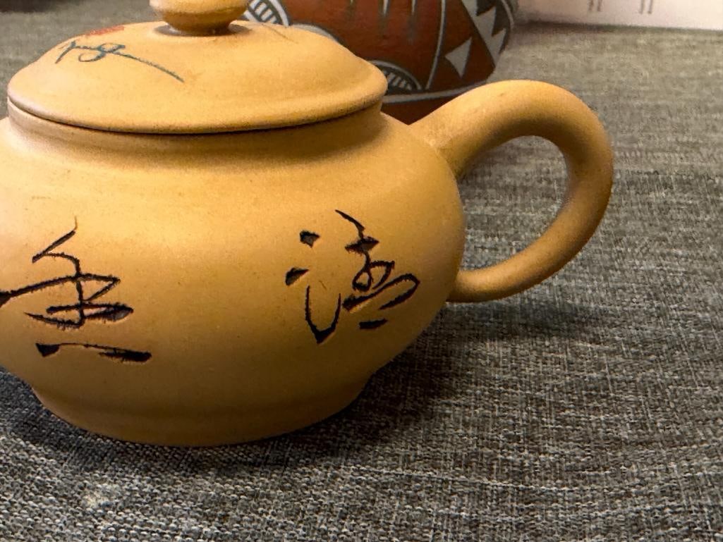 20TH CENTURY YIXING ZISHA CLAY TEAPOT WITH CALLIGRAPHY AND FLORAL DESIGN - 5