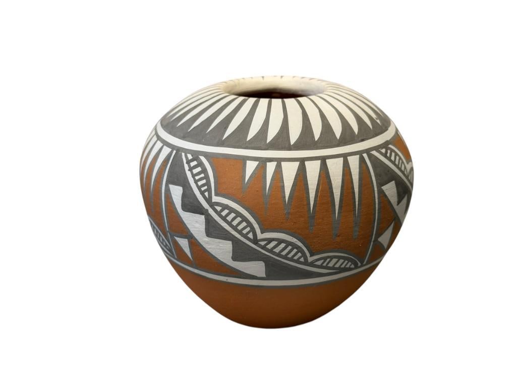 MARY SMALL JEMEZ PUEBLO POTTERY ARTIST HAND CRAFTED CLAY POT WITH FEATHER AND GEOMETRIC DESIGN: MARY SMALL (1940-2024) WAS A TOWA ARTIST KAL-LA-TEE MEANING NEW BASKET, POT IS DATED 1986, SIGNED ON THE BOTTOM, POLYCHROME GEOMETRIC DESIGN, CLAY DOES HAVE SOME STAINING, NO CRACKS OR CHIPS 3 1/2" H