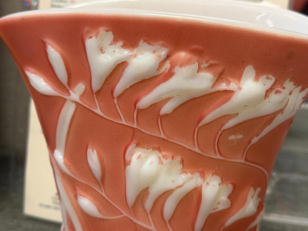 1930'S ART DECO PHOENIX / CONSOLIDATED GLASS COMPANY WHITE AND PINK TRUMPET SCULPTED VASE - 3