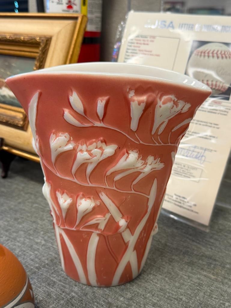 1930'S ART DECO PHOENIX / CONSOLIDATED GLASS COMPANY WHITE AND PINK TRUMPET SCULPTED VASE - 5