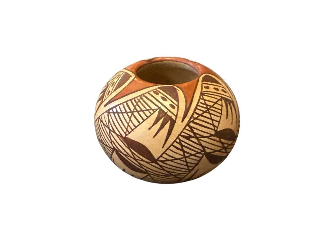 20TH CENTURY HAND MADE NAMPEYO HOPI-TEWA NATIVE AMERICAN POTTERY MINIATURE POT (1 of 5)