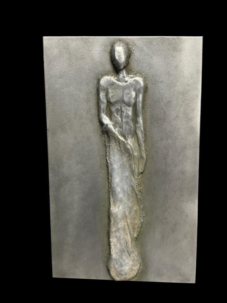 DAVID K. PEARSON AMERICAN ARTIST CONTEMPORARY ABSTRACT SCULPTURE / PLAQUE: DAVID PEARSON (B.1958) IS AN AMERICAN SCULPTOR BASED IN NEW MEXICO, SCULPTURE DEPICTS A STANDING HALF NUDE FIGURE, SIGNED ON THE BACK, SCULPTURE FEATURES FREESTANDING PEG 7 1/2" X 12"