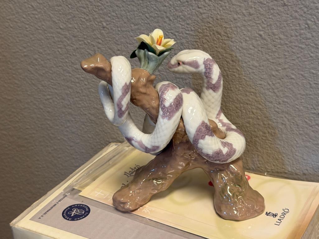 LLADRO ZODIAC COLLECTION FINE PORCELAIN FIGURE THE SNAKE NO. 01006780 DESIGNED BY JOAN CODERCH 2001 - 7