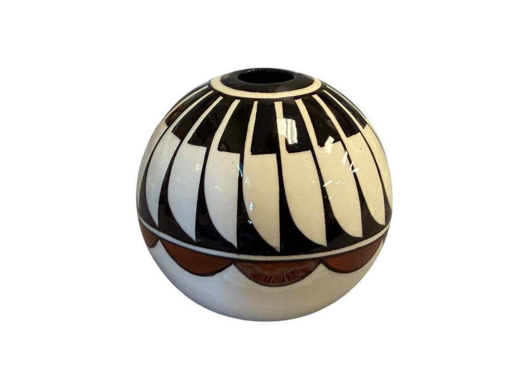 20TH CENTURY ACOMA PUEBLO POTTERY POLYCHROME SEED JAR SIGNED BY THE ARTIST: FEATHER AND GEOMETRIC DESIGN CLAY SEED JAR, SIGNED ON THE BOTTOM, NO CRACKS OR CHIPS 2 3/4" H