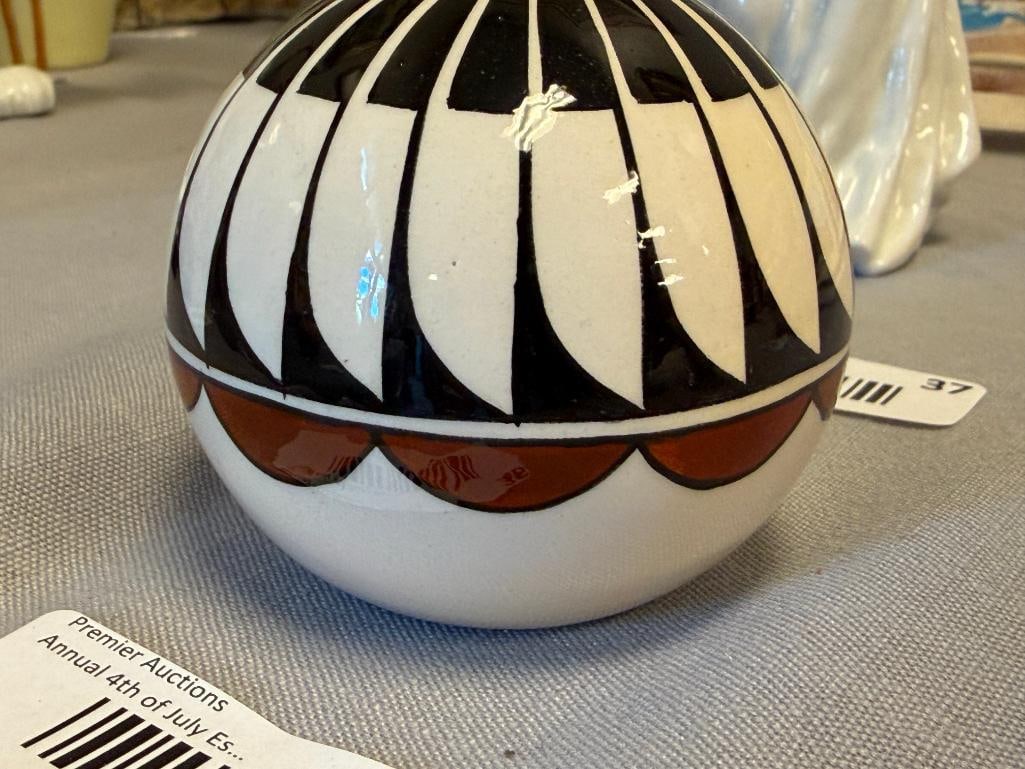 20TH CENTURY ACOMA PUEBLO POTTERY POLYCHROME SEED JAR SIGNED BY THE ARTIST - 4