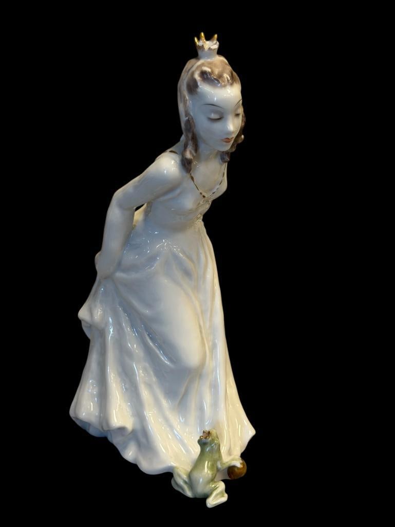 1940'S ROSENTHAL PORCELAIN FIGURINE FROG PRINCE NO. 779 DESIGNED BY LORE FRIEDRICH GRONAU: HAND PAINTED PORCELAIN FIGURINE MADE IN GERMANY, MARKED ON THE BOTTOM, MADE IN GERMANY, DAMAGE TO PRINCESS CROWN 8 1/4" H