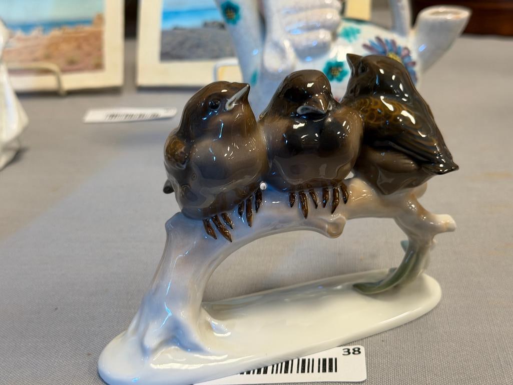 VINTAGE ROSENTHAL PORCELAIN FIGURINE OF THREE PERCHED SPARROWS DESIGNED BY KARL HIMMELSTOSS - 4