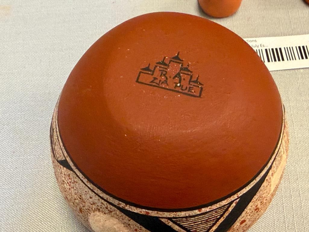 ZIA PUEBLO NEW MEXICO POLYCHROME HAND CRAFTED SEED POT WITH PETROGLYPHS DESIGN SIGNED "R.A." - 6