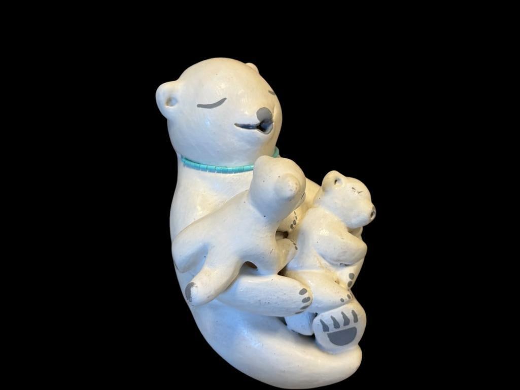 STELLA TELLER SOUTHWEST POTTERY BEAR STORYTELLER FIGURINE MADE IN SANTA FE, NM: CLAY POTTERY STORYTELLER FIGURINE, FEATURES BEADED NECKLACE, SIGNED ON THE BOTTOM, NO DAMAGE OR REPAIRS 3" H