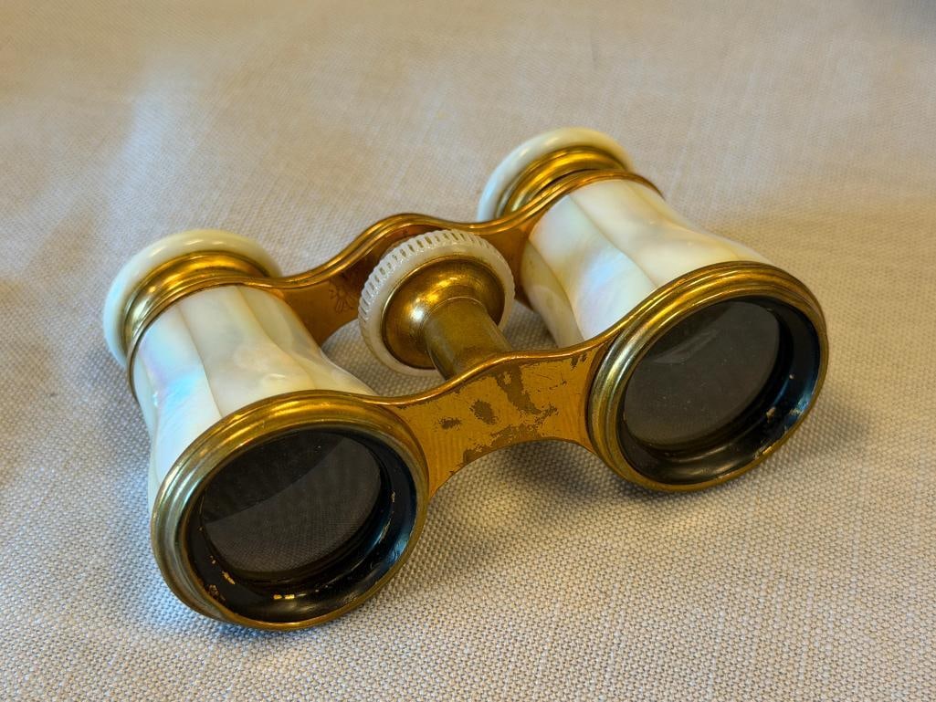 EARLY 20TH CENTURY LE MAIRE FRENCH BRASS OPERA GLASSES WITH MOTHER OF PEARL WRAPPED BARRELS - 4