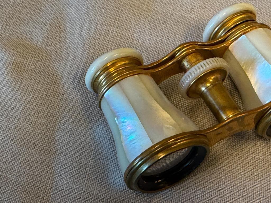 EARLY 20TH CENTURY LE MAIRE FRENCH BRASS OPERA GLASSES WITH MOTHER OF PEARL WRAPPED BARRELS - 5