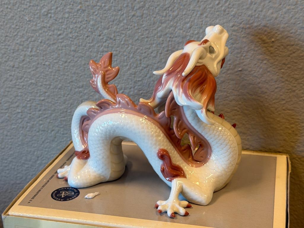 LLADRO ZODIAC COLLECTION FINE PORCELAIN FIGURE THE DRAGON NO. 6715 DESIGNED BY JOAN CODERCH - 6