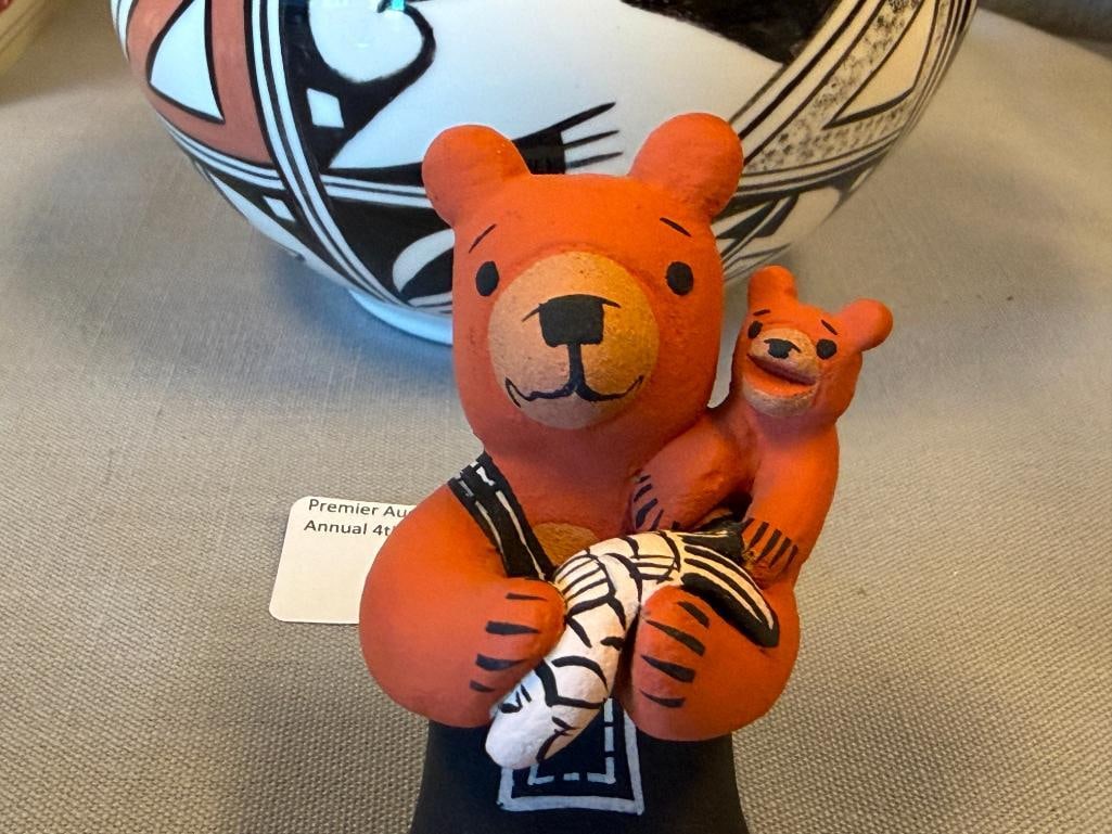 SIGNED D.H. COCHITI NEW MEXICO PUEBLO POTTERY CLAY BEAR AND CUB WITH FISH STORYTELLER FIGURINE - 2