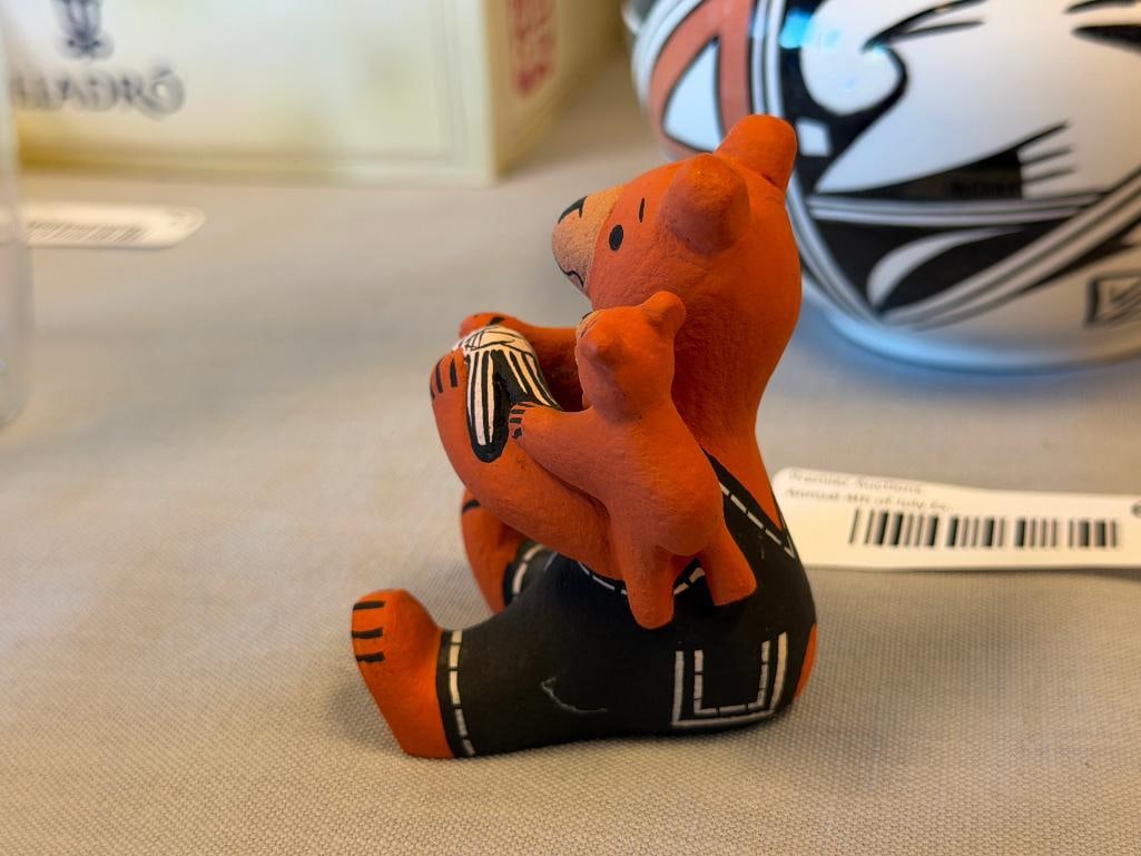 SIGNED D.H. COCHITI NEW MEXICO PUEBLO POTTERY CLAY BEAR AND CUB WITH FISH STORYTELLER FIGURINE - 4
