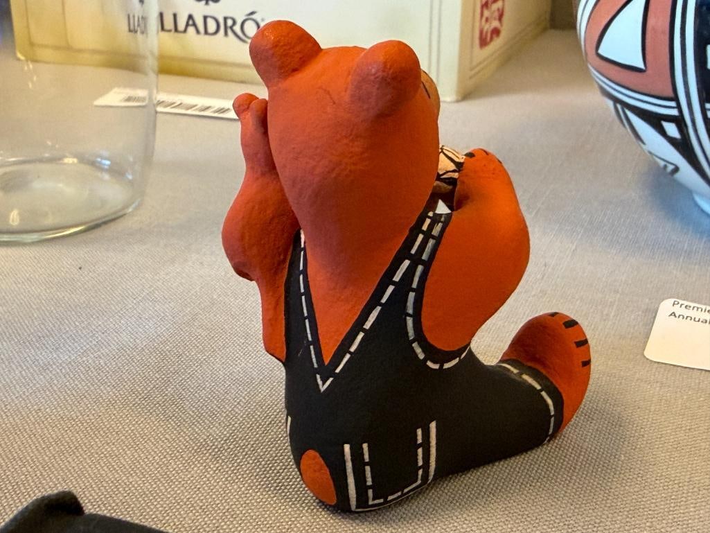 SIGNED D.H. COCHITI NEW MEXICO PUEBLO POTTERY CLAY BEAR AND CUB WITH FISH STORYTELLER FIGURINE - 5
