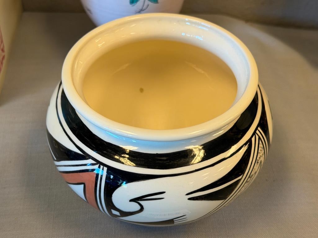 20TH CENTURY SIGNED ACOMA NATIVE AMERICAN POTTERY POT / BOWL SIGNED "RCT" - 2