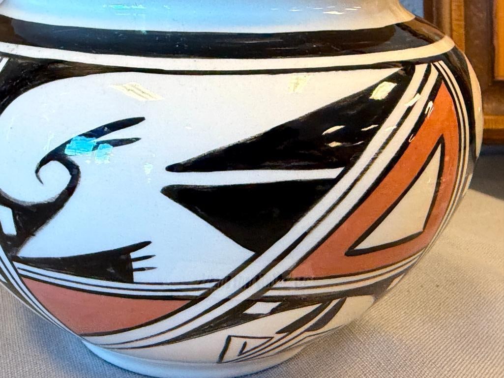 20TH CENTURY SIGNED ACOMA NATIVE AMERICAN POTTERY POT / BOWL SIGNED "RCT" - 4