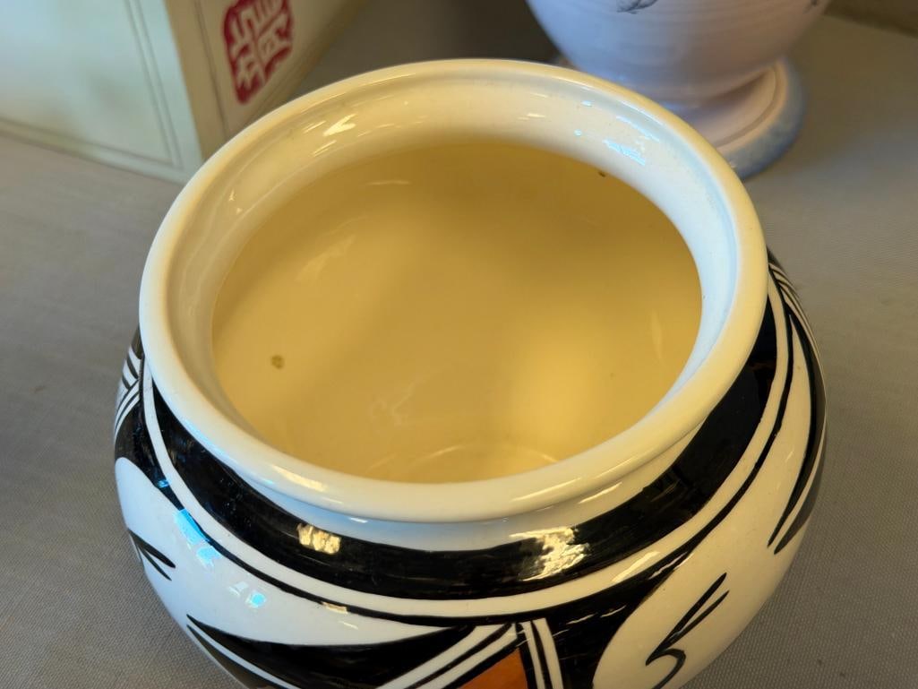 20TH CENTURY SIGNED ACOMA NATIVE AMERICAN POTTERY POT / BOWL SIGNED "RCT" - 5
