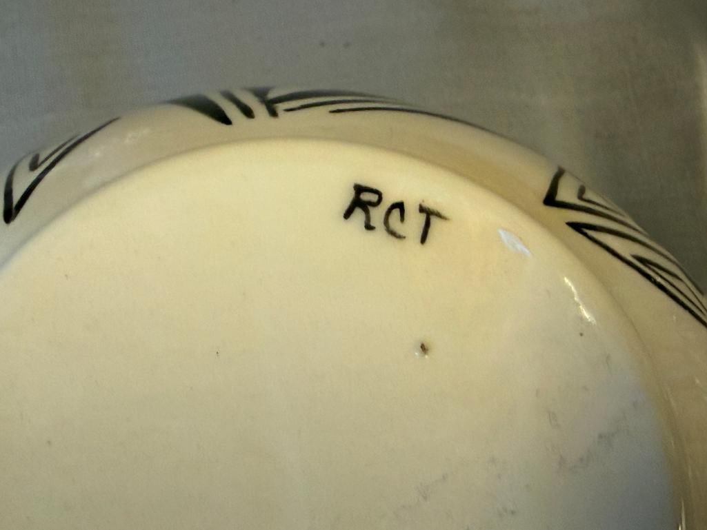 20TH CENTURY SIGNED ACOMA NATIVE AMERICAN POTTERY POT / BOWL SIGNED "RCT" - 7