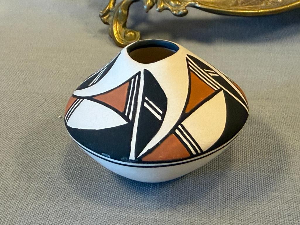 ACOMA NEW MEXICO MINIATURE POTTERY SEED POT SIGNED WITH GEOMETRIC DESIGN - 4