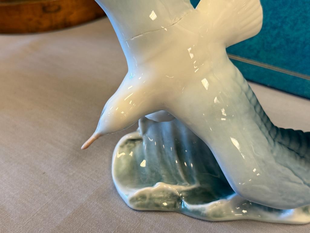 VINTAGE ROSENTHAL HAND PAINTED PORCELAIN SEAGULL FIGURINE DESIGNED BY FRITZ HEIDENREICH CIRCA 195... - 4