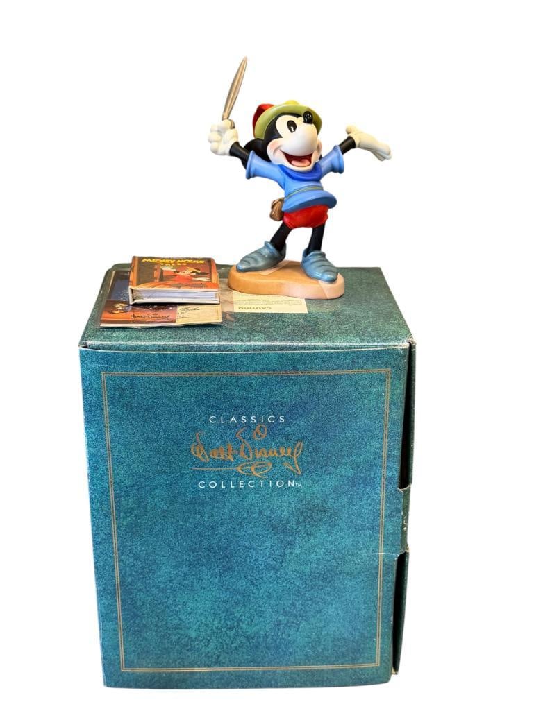 WALT DISNEY CLASSICS COLLECTION LIMITED EDITION PORCELAIN FIGURINE BRAVE LITTLE TAILOR (1 of 11)