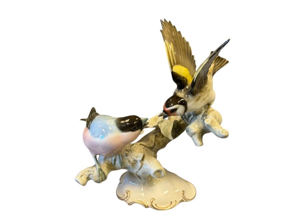 VINTAGE HUTSCHENREUTHER GERMAN PORCELAIN BIRD FIGURE DESINGED BY KARL TUTTER: HAND PAINTED BIRD FIGURINE WITH GILT ACCENTS, MARKED ON THE BOTTOM, HAS BEEN PREVIOUSLY REPAIRED 8 3/4" H