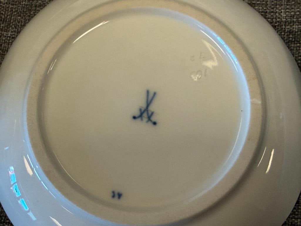 VINTAGE MEISSEN PORCELAIN DEMIS AND SAUCERS GREEN VINE PATTERN MADE IN GERMANY - 7