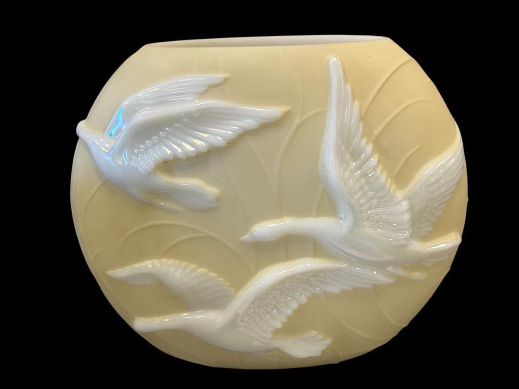 1930'S PHOENIX / CONSOLIDATED GLAS CO. SCULPTED GLASS YELLOW NAND IRIDESCENT BIRD VASE: LARGE YELLOW AND IRIDESCENT GLASS SCULPTED VASE WITH GEESE IN FLIGHT, ORIGINAL LABEL ON THE BOTTOM, NO CHIPS OR CRACKS 9 3/4" H