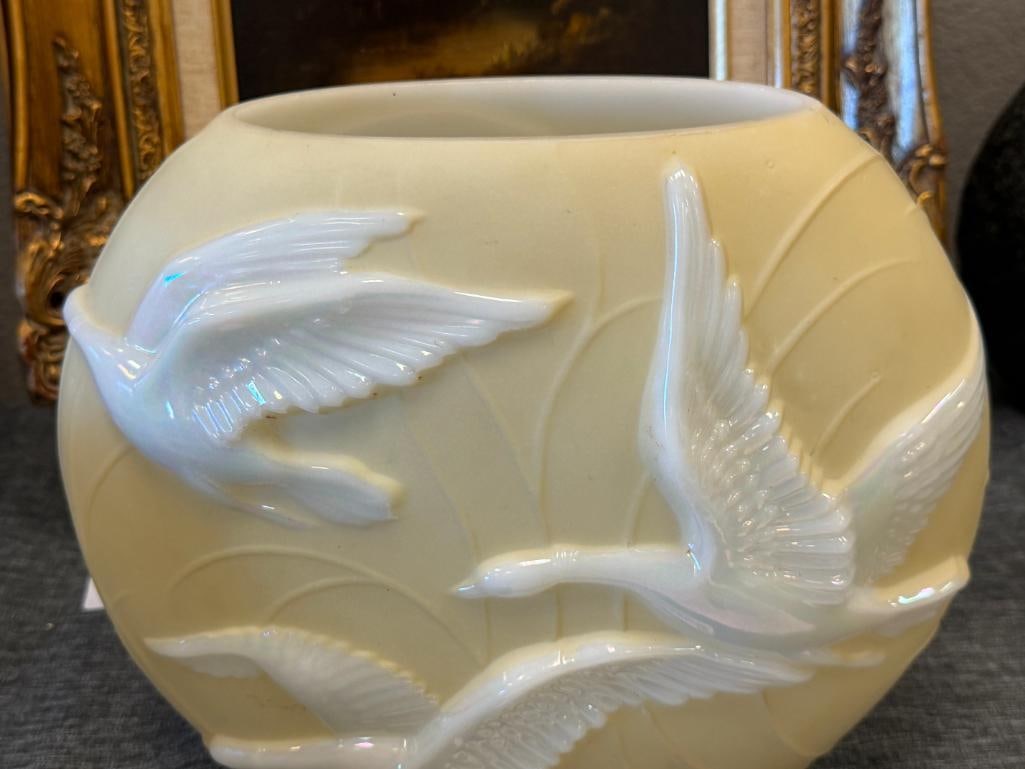 1930'S PHOENIX / CONSOLIDATED GLASS CO. SCULPTED GLASS YELLOW NAND IRIDESCENT BIRD VASE - 2