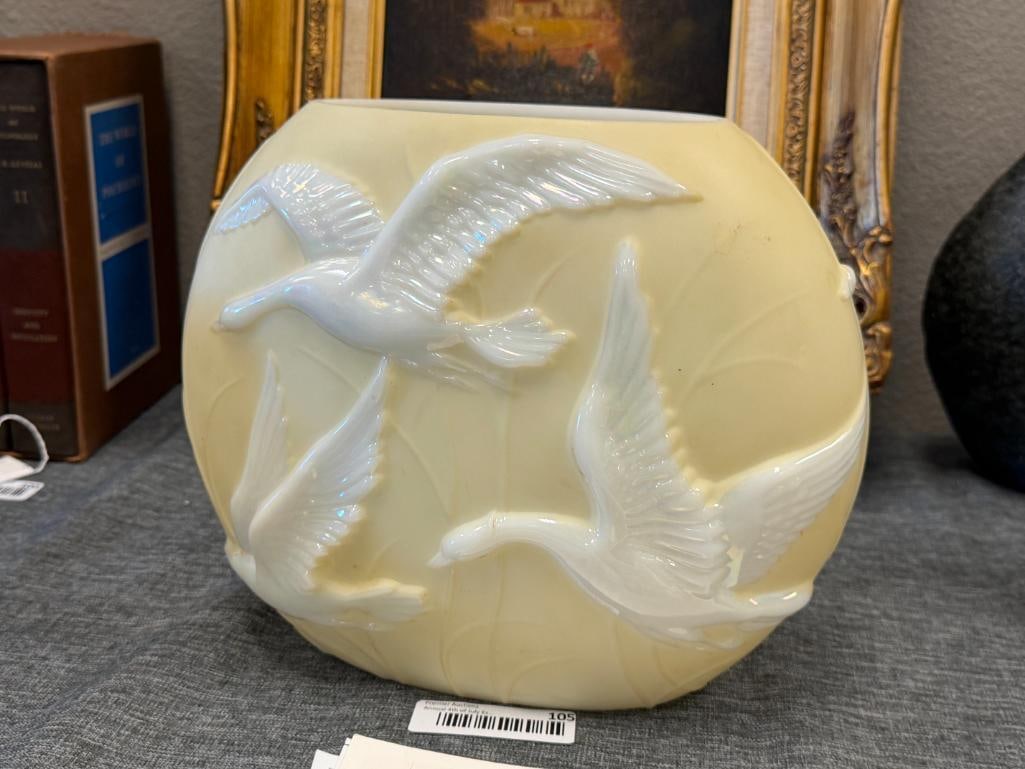 1930'S PHOENIX / CONSOLIDATED GLASS CO. SCULPTED GLASS YELLOW NAND IRIDESCENT BIRD VASE - 5