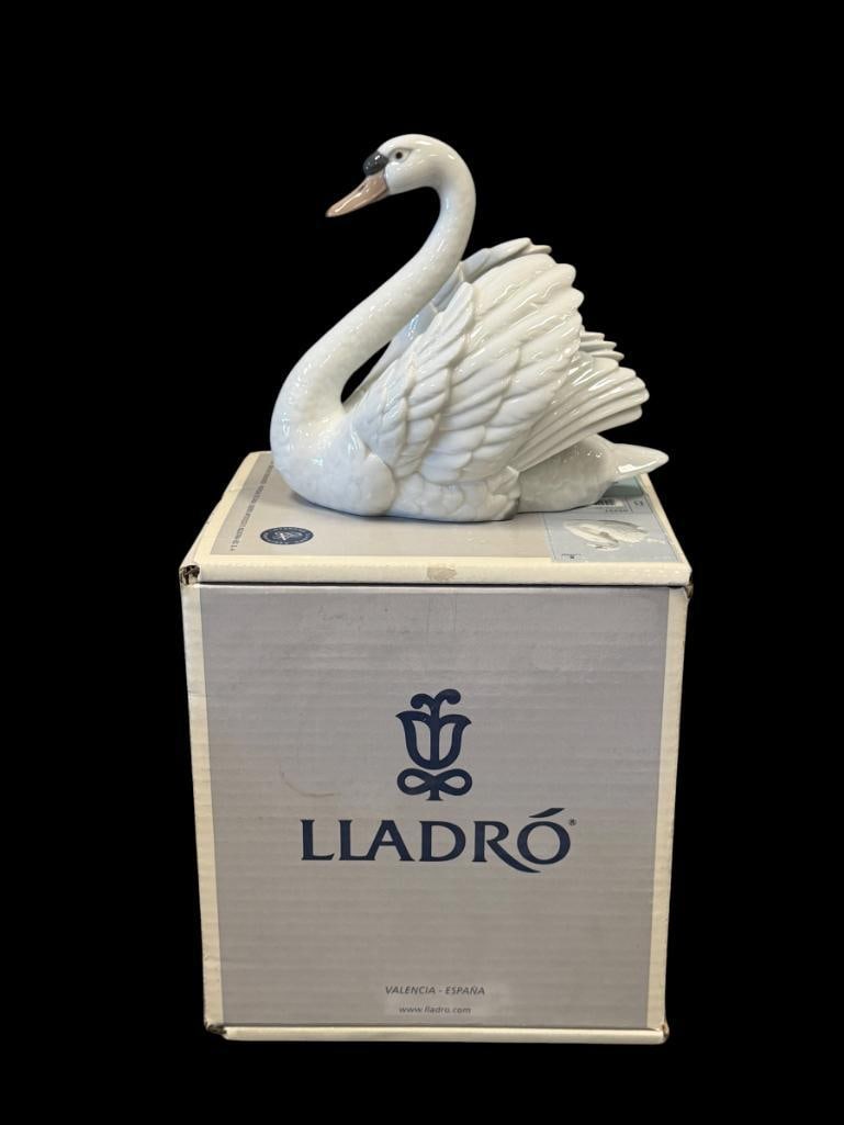 LLADRO FINE PORCELAIN FIGURINE SWAN WITH WINGS SPREAD NO. 05231 DESIGNED BY FRANCISCO CATALA: ISSUED IN 1984, RETIRED IN 2007, MARKED ON THE BOTTOM MADE IN SPAIN, INCLUDES ORIGINAL BOX, NO DAMAGE OR REPAIRS 7 1/4" H