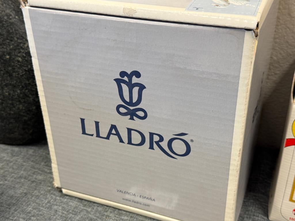 LLADRO FINE PORCELAIN FIGURINE SWAN WITH WINGS SPREAD NO. 05231 DESIGNED BY FRANCISCO CATALA - 6