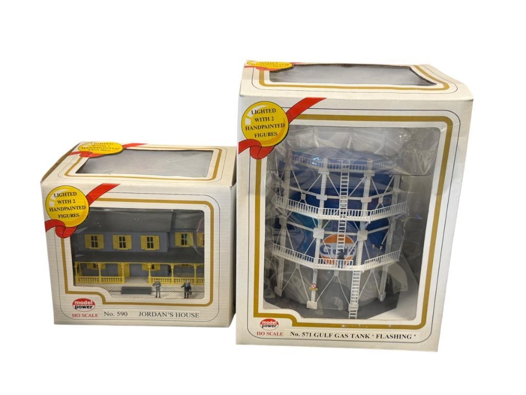 MODEL POWER HO SCALE ILLUMINATING HO BUILDINGS JORDAN'S HOUSE NO. 590 AND GULF GAS TANK FLASHING ... (1 of 12)