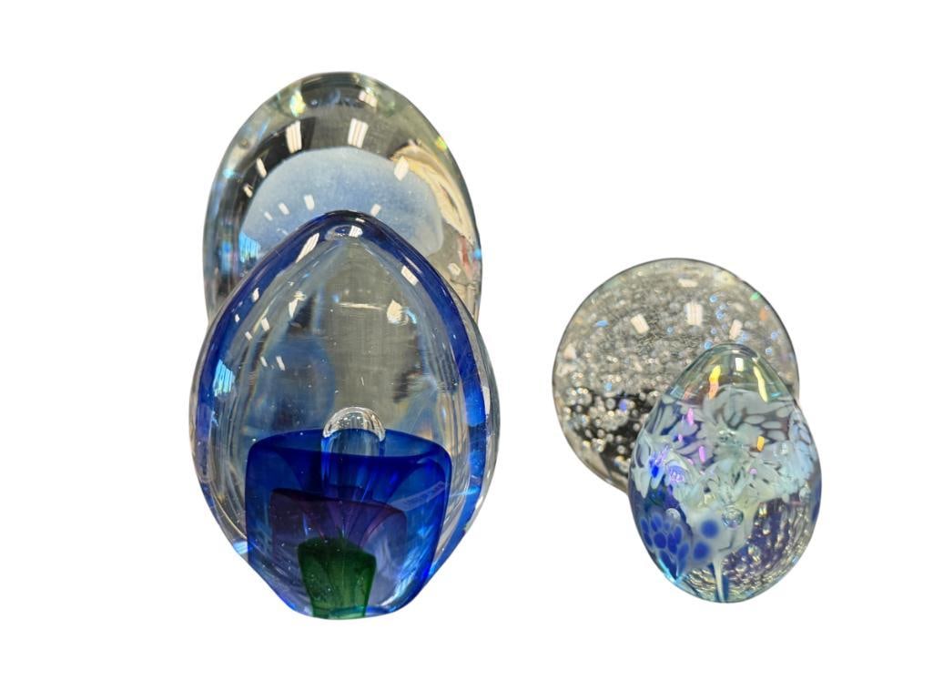 FOUR HAND BLOWN ART GLASS PAPERWEIGHTS, BUBBLE CENTER, JELLY FISH, BUBBLED, AND IRIDESCENT (1 of 12)